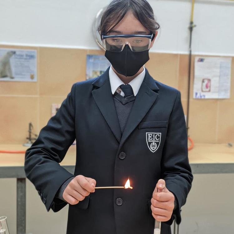 Year 7 Students Test for Hydrogen